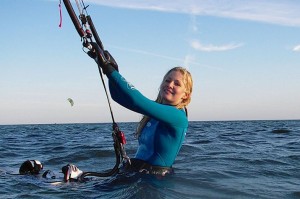 Er konfirmanden aktiv kunne et kitesurfing-kursus være et alternativ til de gængse gaver. 4 timers kursus i denne seje disciplin. Kun 995 kr.