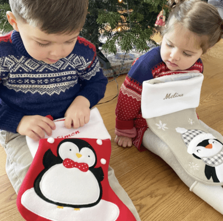 julesok med navn julesok med pingvin rød julesok